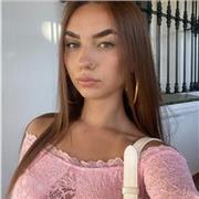 Estudiante de publicidad y relaciones públicas, me gustaría dar clases sobre todo a niños de primaria o cuidar a más pequeños.